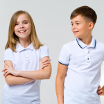 Дитячі футболки поло: як поєднувати зі шкільною формою
